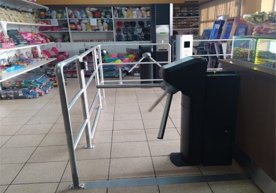 Desenvolvida especialmente para restaurantes, panificadoras, lanchonetes e lojas de conveniência, a catraca Lumen Comanda facilita o controle de consumo e acesso destes estabelecimentos.